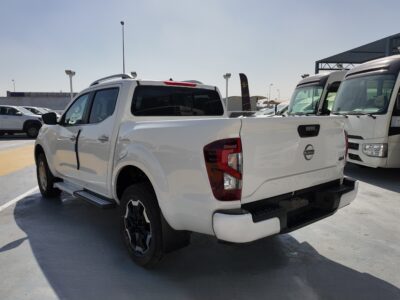 2025 NISSAN NAVARA DLX 2.5 L Turbocharged Diesel inline-4 Engine White Black Pickup Truck