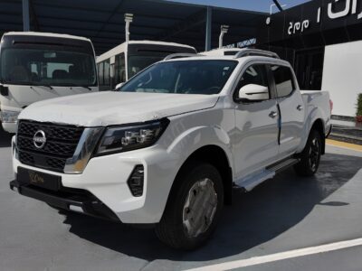 2025 NISSAN NAVARA DLX 2.5 L Turbocharged Diesel inline-4 Engine White Black Pickup Truck