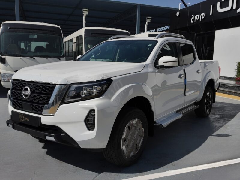 2025 NISSAN NAVARA DLX 2.5 L Turbocharged Diesel inline-4 Engine White Black Pickup Truck