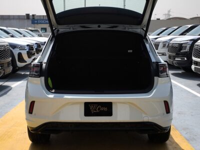 2025 Volkswagen Tiguan L 300 TSI 2WD 1.5-liter TSI 4 Cylinders Engine Black White SUV