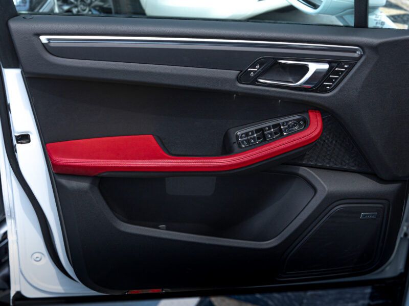 2024 Porsche Macan 2.0 Litres 4-cylinder Petrol Engine White Red SUV AWD GCC Specs