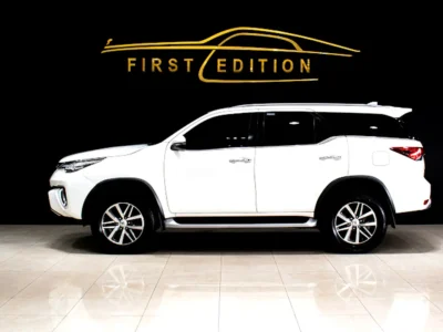 2019 Toyota Fortuner VXR 6 Cylinders Petrol Engine White Tan SUV GCC Specs Full Option