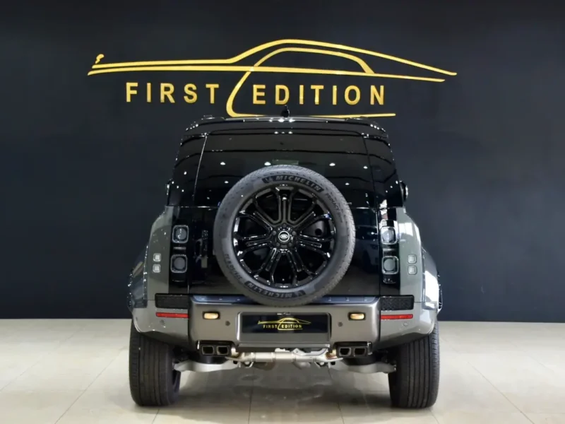 2025 Land Rover Defender Octa (P635) 4.4-litre V8 Twin-turbo Engine Grey Black SUV