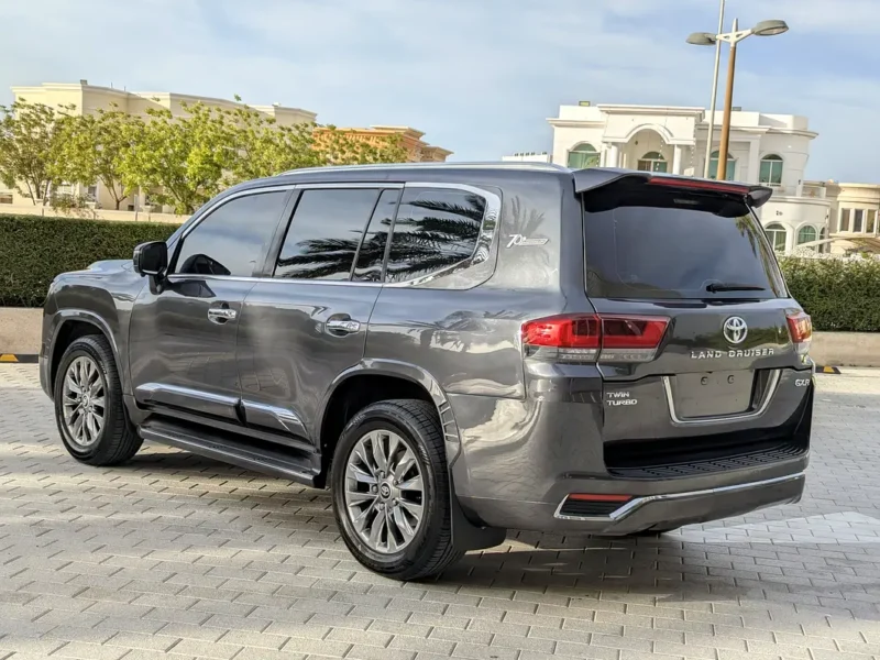 Toyota Land Cruiser GXR 6 Cylinders Petrol Engine Grey Red SUV GCC Specs Full Option