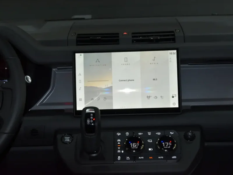 2025 Land Rover Defender Octa (P635) 4.4-litre V8 Twin-turbo Engine Grey Black SUV