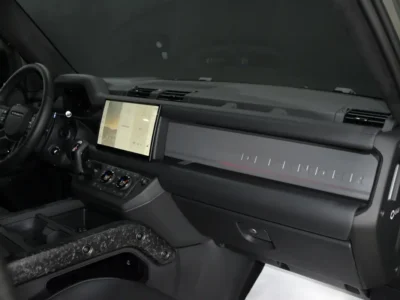 2025 Land Rover Defender Octa (P635) 4.4-litre V8 Twin-turbo Engine Grey Black SUV