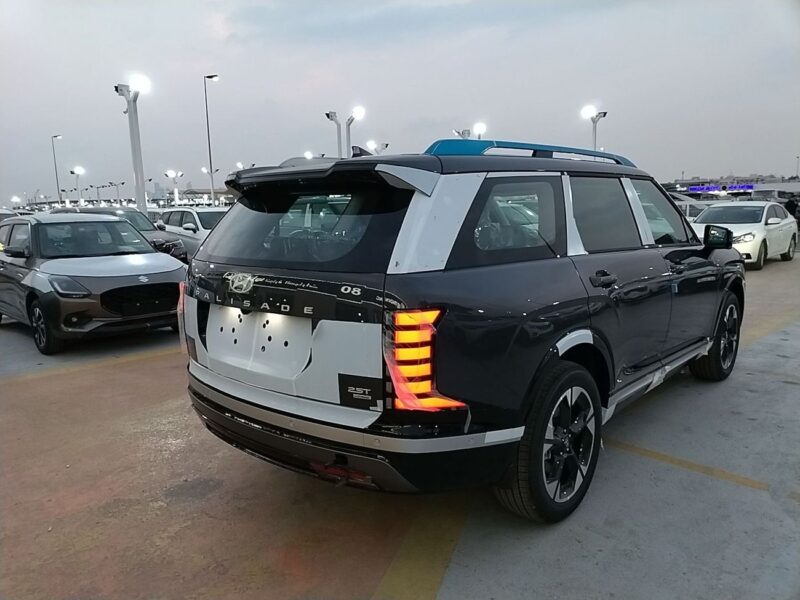 2026 Hyundai Palisade Limited 2.5L Turbo Hybrid 4 Cylinders Engine Black White SUV GCC