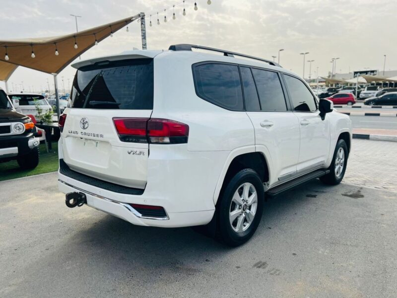 2023 Toyota Land Cruiser EXR 4.0 Litres V6 Petrol Engine White Beige SUV GCC Specs