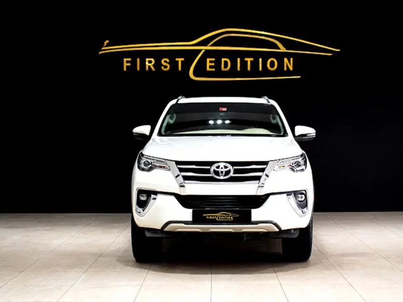 2019 Toyota Fortuner VXR 6 Cylinders Petrol Engine White Tan SUV GCC Specs Full Option