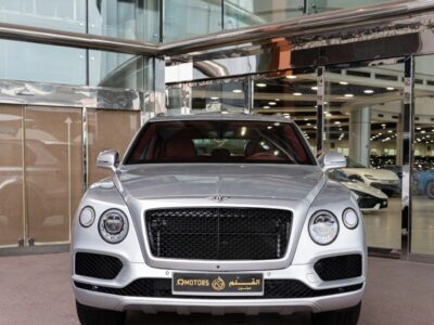 2018 Bentley Bentayga 6.0L Twin-Turbocharge W12 Engine Silver Red Luxury SUV GCC