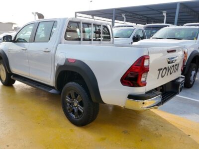 2026 TOYOTA HILUX SR5 4.0L V6, DOHC, 24-Valve, Dual VVT-i White Red Pickup Truck