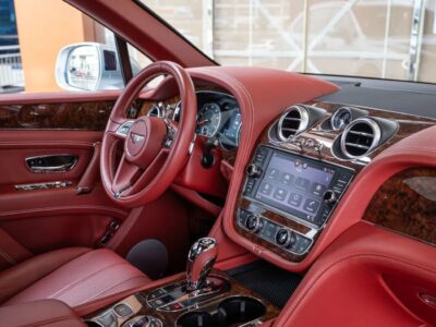 2018 Bentley Bentayga 6.0L Twin-Turbocharge W12 Engine Silver Red Luxury SUV GCC