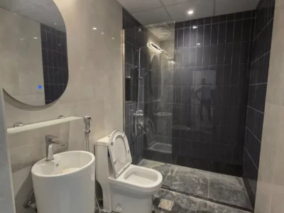 1 BED | 2 ROOMS & 2 BATHS | FULLY UPGRADED | CAR PARK | NEAR CRICKET STADIUM | BUS STOP