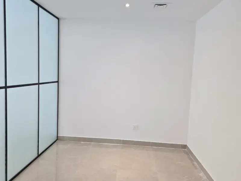 1 BED | 2 ROOMS & 2 BATHS | FULLY UPGRADED | CAR PARK | NEAR CRICKET STADIUM | BUS STOP