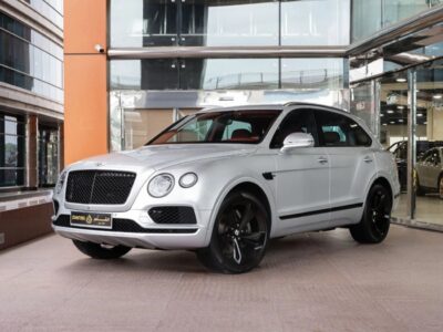 2018 Bentley Bentayga 6.0L Twin-Turbocharge W12 Engine Silver Red Luxury SUV GCC