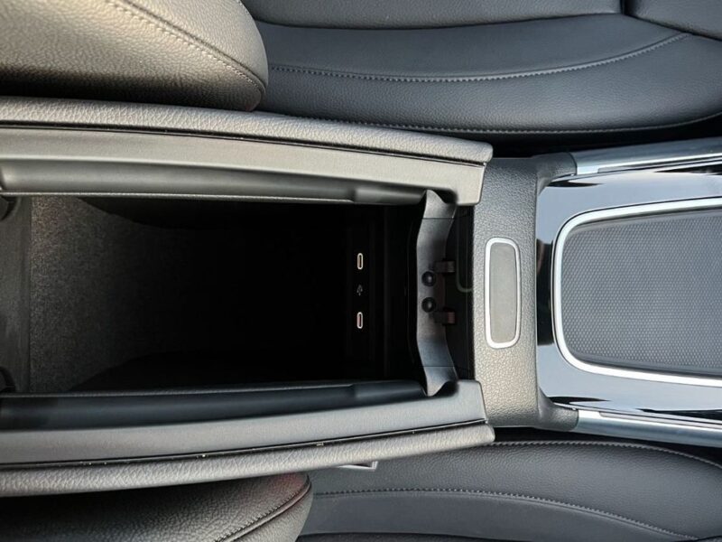 2025 Mercedes-Benz GLA 200 1.3 Litres 4 Cylinders Petrol Engine White Black SUV