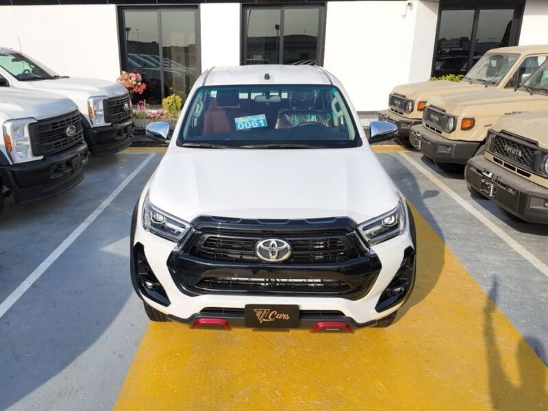 2026 TOYOTA HILUX SR5 4.0L V6, DOHC, 24-Valve, Dual VVT-i White Red Pickup Truck