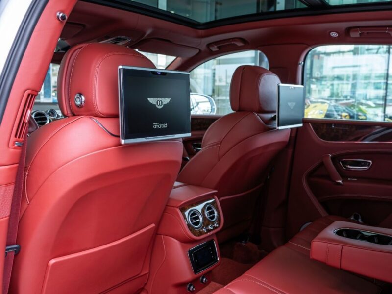 2018 Bentley Bentayga 6.0L Twin-Turbocharge W12 Engine Silver Red Luxury SUV GCC