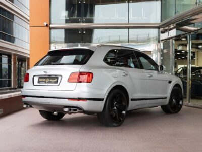2018 Bentley Bentayga 6.0L Twin-Turbocharge W12 Engine Silver Red Luxury SUV GCC
