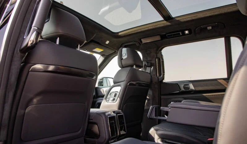 2025 BYD Leopard 8 2.0T turbocharged 4-cylinder Hybrid Engine Black SUV Smart and Brave