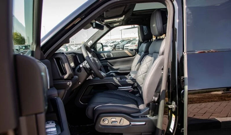 2025 BYD Leopard 8 2.0T turbocharged 4-cylinder Hybrid Engine Black SUV Smart and Brave