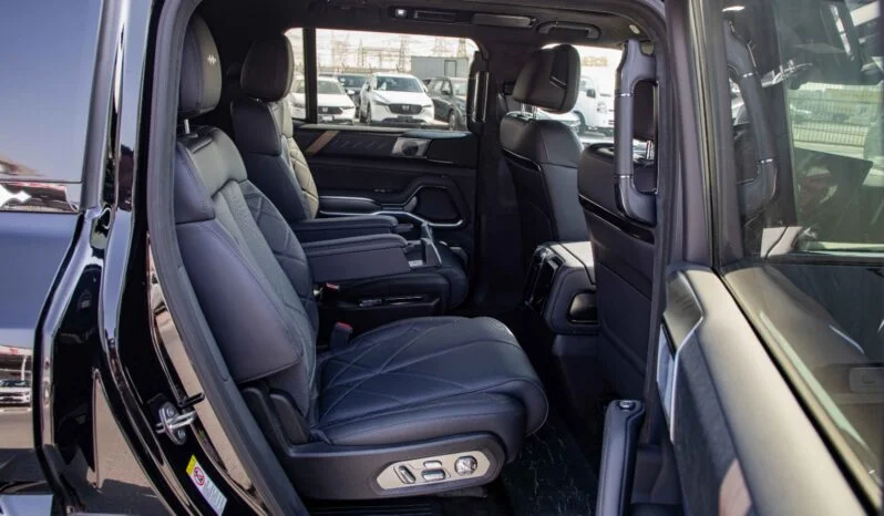 2025 BYD Leopard 8 2.0T turbocharged 4-cylinder Hybrid Engine Black SUV Smart and Brave