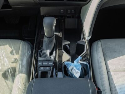 2026 Toyota Camry Limited 2.5L 4-Cylinder Hybrid Petrol Engine White Beige Sedan GCC Specs