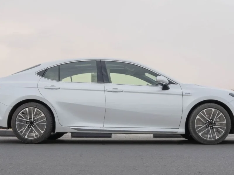 2026 Toyota Camry Limited 2.5L 4-Cylinder Hybrid Petrol Engine White Beige Sedan GCC Specs
