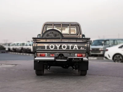2025 Toyota Land Cruiser LC 79 SC 2.8 L inline-4 turbo Diesel Grey Brown Pickup Truck MT