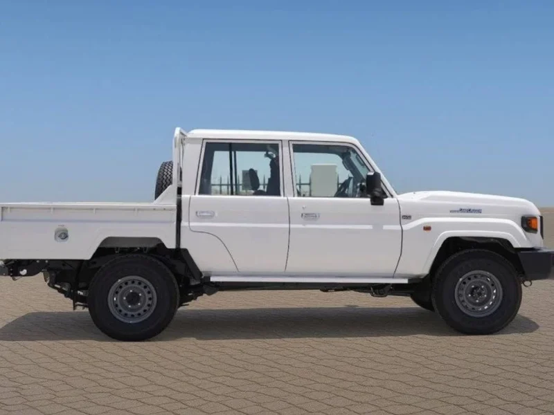 2025 Toyota Land Cruiser LC 79 DC 2.8 L turbocharged inline‑4 Diesel White Brown Pickup Truck