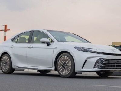 2026 Toyota Camry Limited 2.5L 4-Cylinder Hybrid Petrol Engine White Beige Sedan GCC Specs