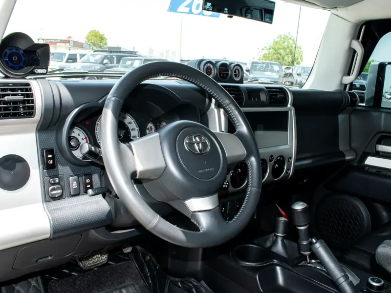 2021 Toyota FJ Cruiser VXR 6 Cylinders Petrol Engine White Black SUV GCC Specs