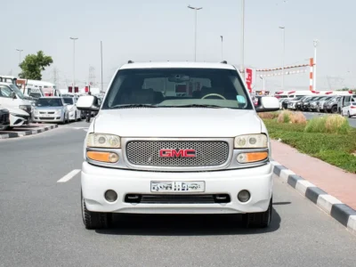 2001 GMC YUKON XL DENALI 8 Cylinders Petrol Engine White Beige SUV Very Clean Car