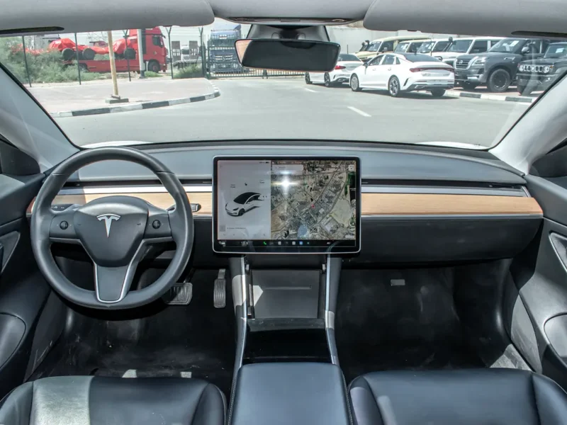 2020 Tesla Model 3 Standard Electric Vehicle 350 - 450 KM White Black Sedan Clean Car