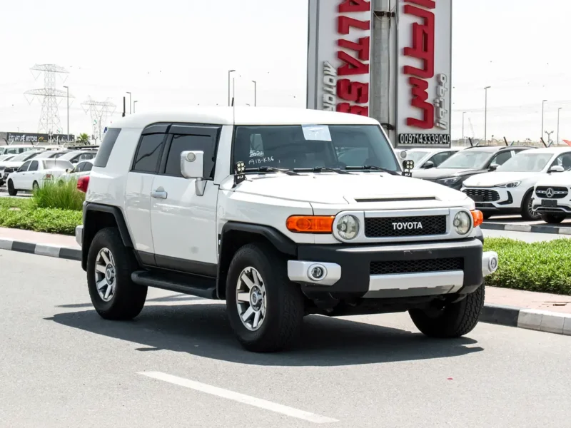 2021 Toyota FJ Cruiser VXR 6 Cylinders Petrol Engine White Black SUV GCC Specs