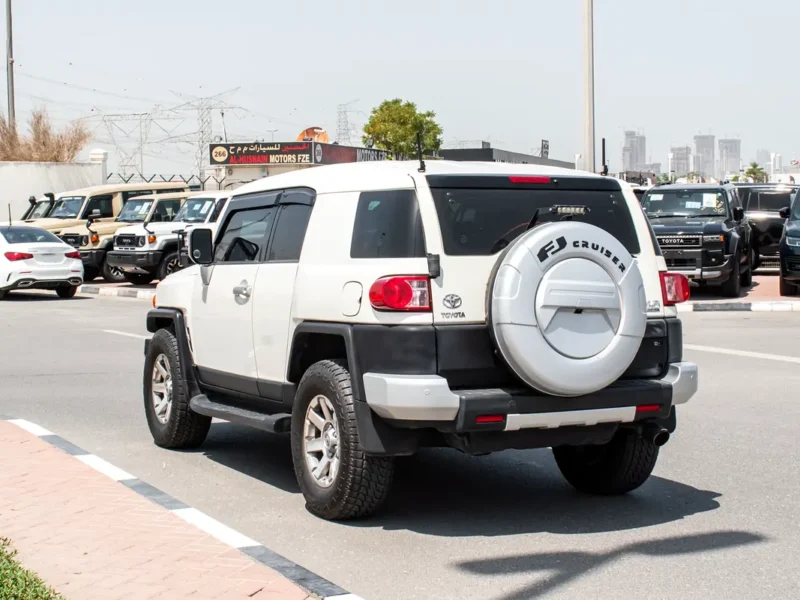 2021 Toyota FJ Cruiser VXR 6 Cylinders Petrol Engine White Black SUV GCC Specs