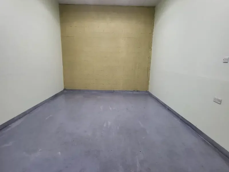 310 SQFT READY TO MOVE IN STORAGE WAREHOUSE