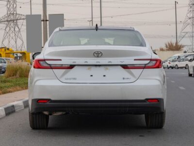 2026 Toyota Camry Limited 2.5L 4-Cylinder Hybrid Petrol Engine White Beige Sedan GCC Specs