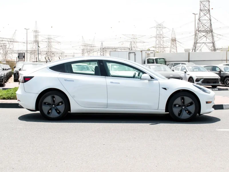 2020 Tesla Model 3 Standard Electric Vehicle 350 - 450 KM White Black Sedan Clean Car
