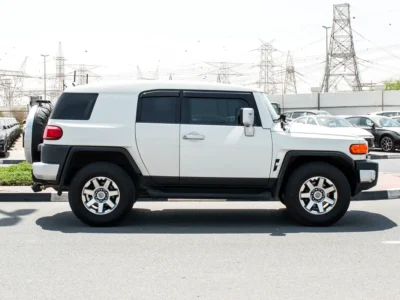 2021 Toyota FJ Cruiser VXR 6 Cylinders Petrol Engine White Black SUV GCC Specs