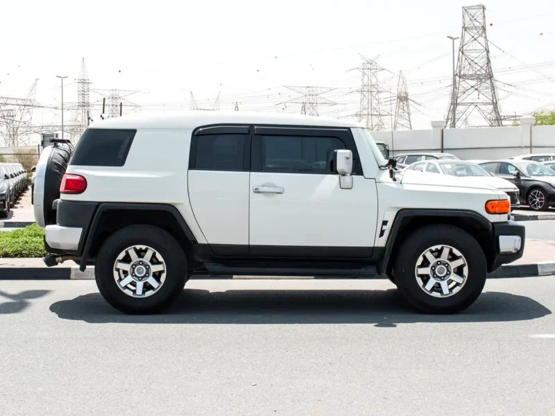 2021 Toyota FJ Cruiser VXR 6 Cylinders Petrol Engine White Black SUV GCC Specs