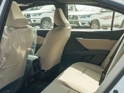2026 Toyota Camry LE Facelift 2.5L 4-Cylinder Petrol Engine White Beige Sedan GCC Specs