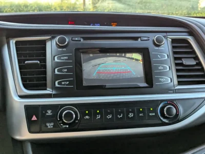2018 Toyota Highlander 6 Cylinders Petrol Engine Brown Grey SUV GCC Specs