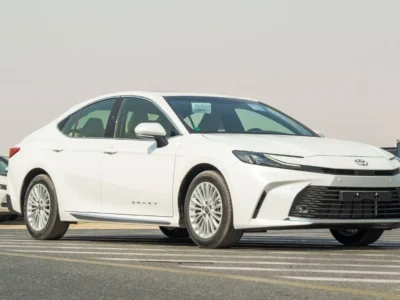 2026 Toyota Camry LE Facelift 2.5L 4-Cylinder Petrol Engine White Beige Sedan GCC Specs