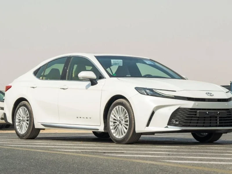 2026 Toyota Camry LE Facelift 2.5L 4-Cylinder Petrol Engine White Beige Sedan GCC Specs