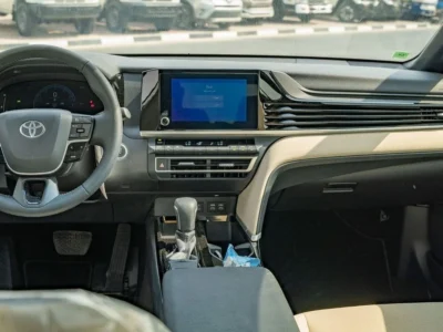 2026 Toyota Camry LE Facelift 2.5L 4-Cylinder Petrol Engine White Beige Sedan GCC Specs