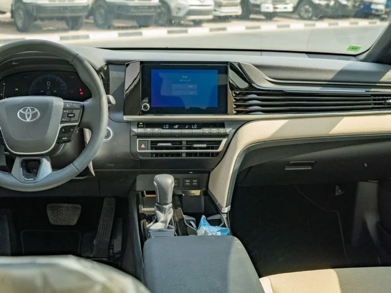 2026 Toyota Camry LE Facelift 2.5L 4-Cylinder Petrol Engine White Beige Sedan GCC Specs