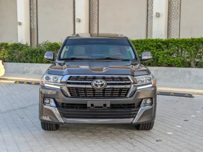 2018 TOYOTA LAND CRUISER GXR TOP 5.7 Litres V8 Petrol Engine Grey Beige SUV GCC Specs
