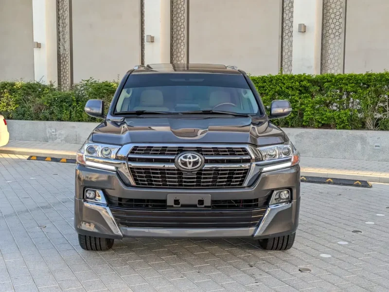 2018 TOYOTA LAND CRUISER GXR TOP 5.7 Litres V8 Petrol Engine Grey Beige SUV GCC Specs