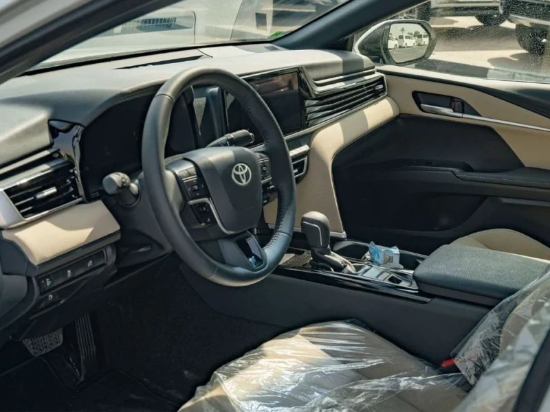 2026 Toyota Camry LE Facelift 2.5L 4-Cylinder Petrol Engine White Beige Sedan GCC Specs